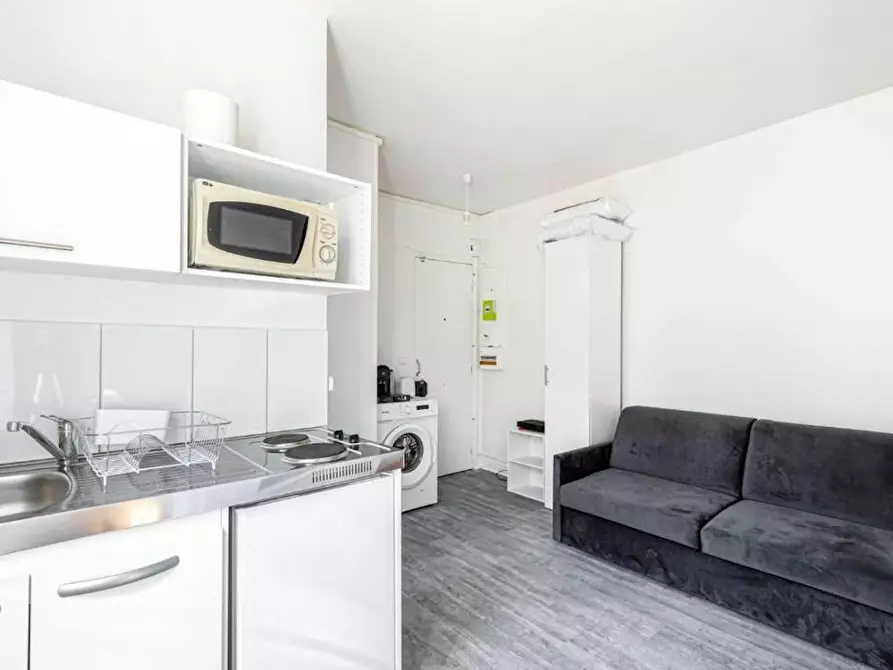 Immagine 1 di Appartamento in affitto  in Rue Feutrier a Paris 18
