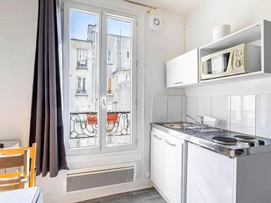 Immagine 8 di Appartamento in affitto  in Rue Feutrier a Paris 18