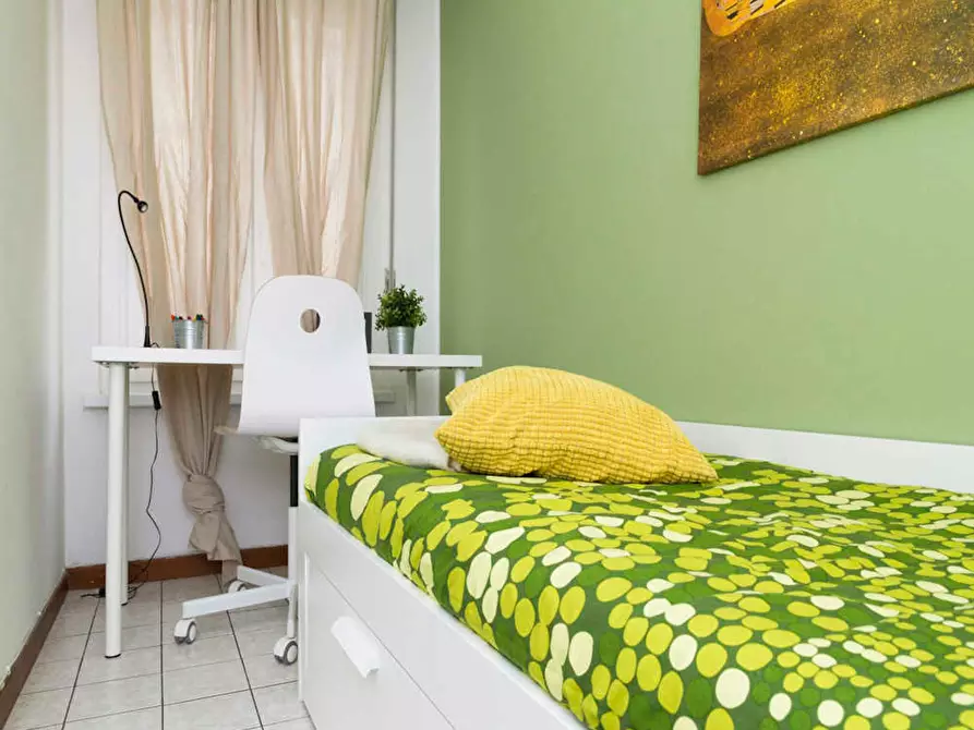 Immagine 4 di Camera in affitto  in Viale Carlo Espinasse a Milano