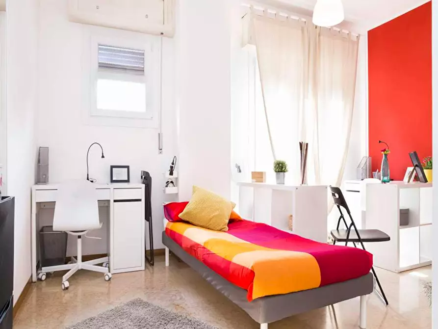 Immagine 2 di Camera in affitto  in Viale Carlo Espinasse a Milano