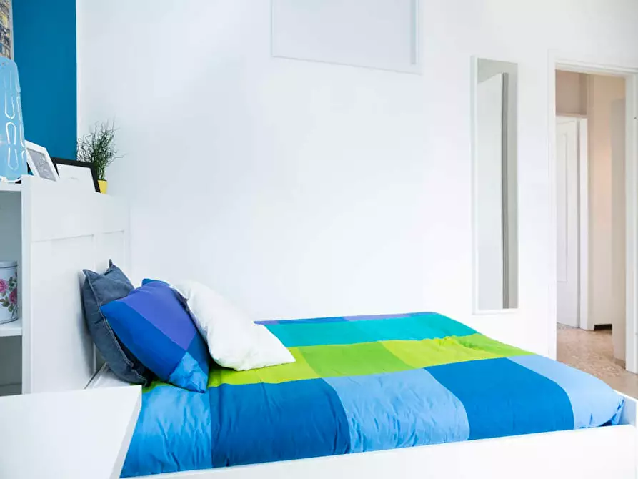 Immagine 1 di Camera in affitto  in Viale Carlo Espinasse a Milano