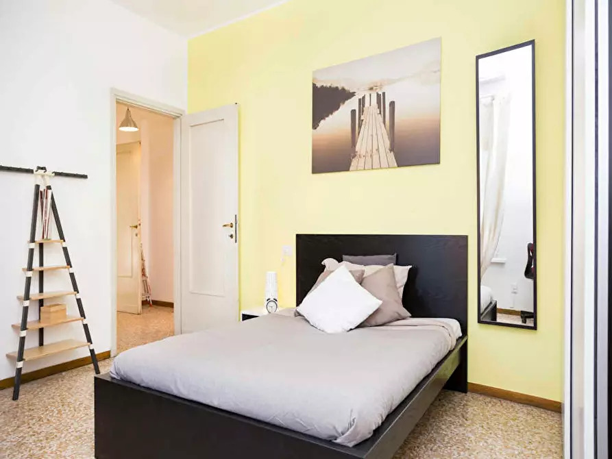 Immagine 5 di Camera in affitto  in Viale Carlo Espinasse a Milano