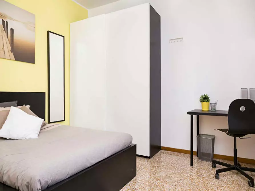 Immagine 1 di Camera in affitto  in Viale Carlo Espinasse a Milano