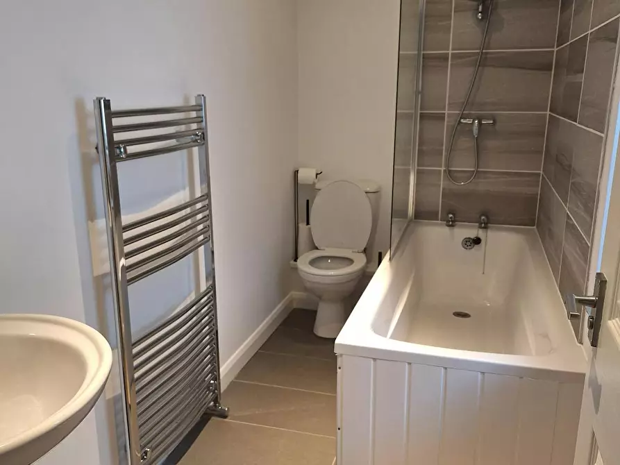 Immagine 8 di Casa indipendente in affitto  in Halifax Road a Keighley