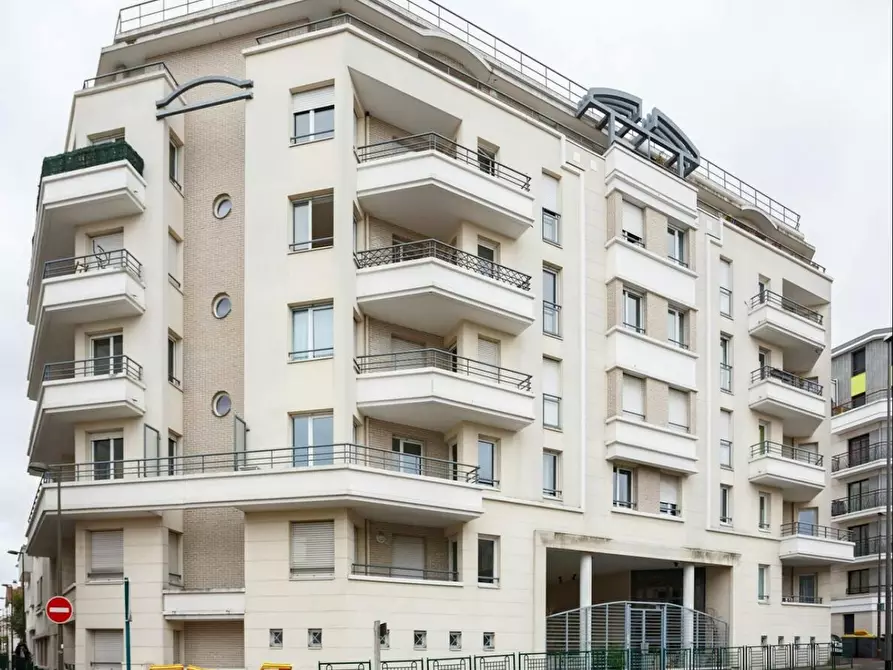 Immagine 6 di Appartamento in affitto  in Route des Fusillés de la Résistance a Suresnes