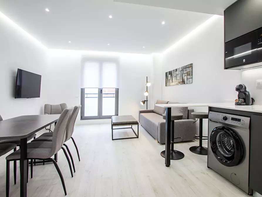 Immagine 1 di Appartamento in affitto  in Calle de San Hermenegildo a Madrid