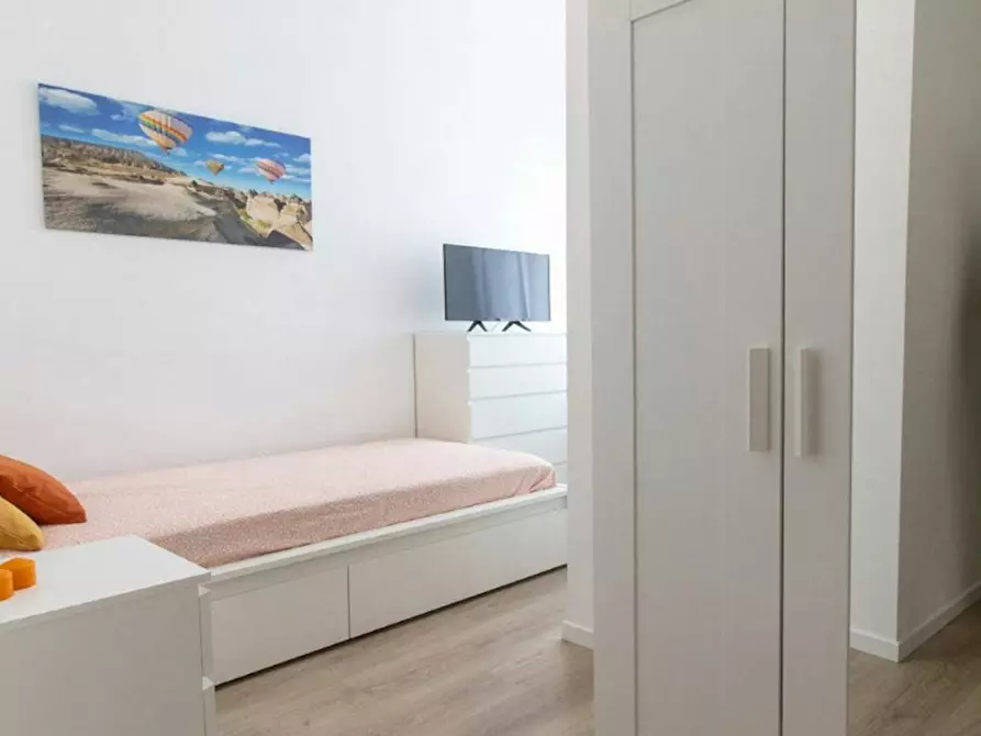 Immagine 2 di Camera in affitto  in Via Giuseppe Candiani a Milano