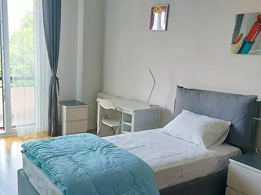 Immagine 2 di Appartamento in affitto  in Via Giuseppe Massarenti a Bologna