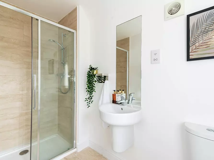 Immagine 6 di Casa indipendente in affitto  in Monmouth Castle Drive a Allt-yr-yn