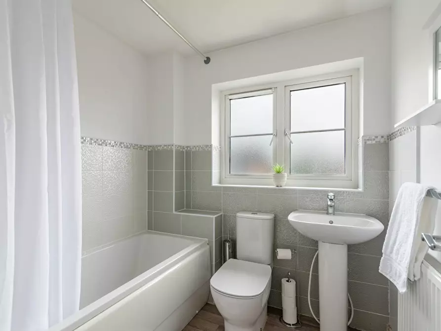 Immagine 7 di Casa indipendente in affitto  in Monmouth Castle Drive a Allt-yr-yn