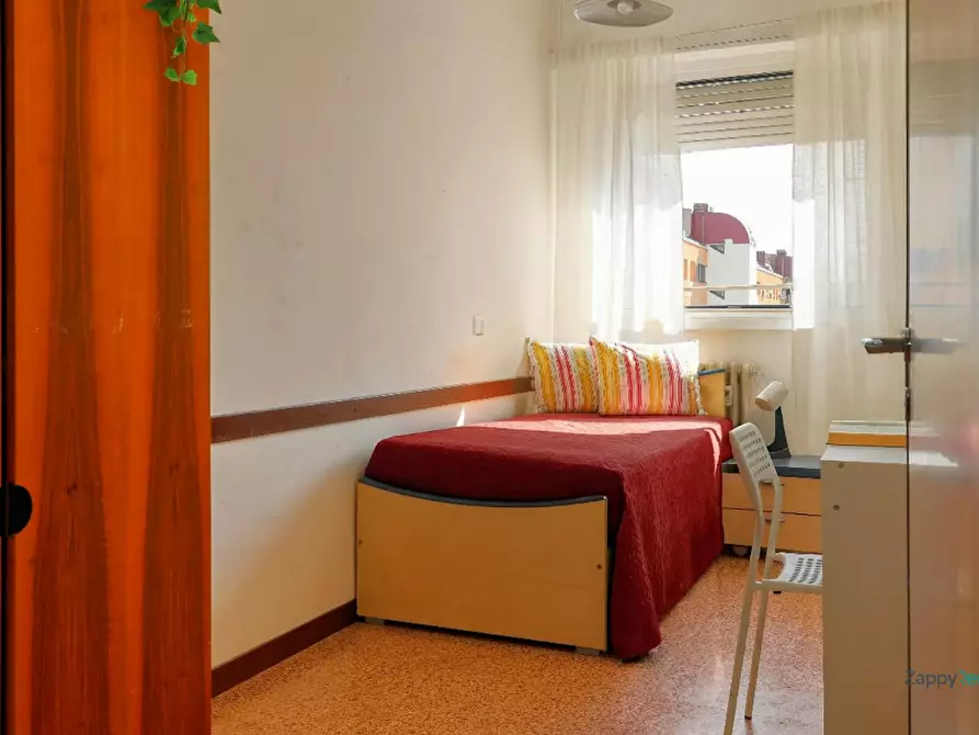 Immagine 2 di Camera in affitto  in Via Carlo Marx a Milano