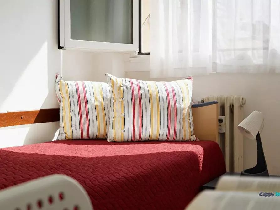 Immagine 1 di Camera in affitto  in Via Carlo Marx a Milano