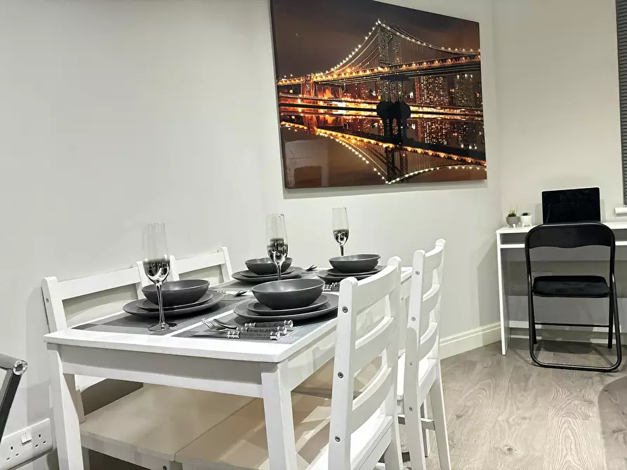 Immagine 4 di Appartamento in affitto  in Church Street a Colnbrook with Poyle