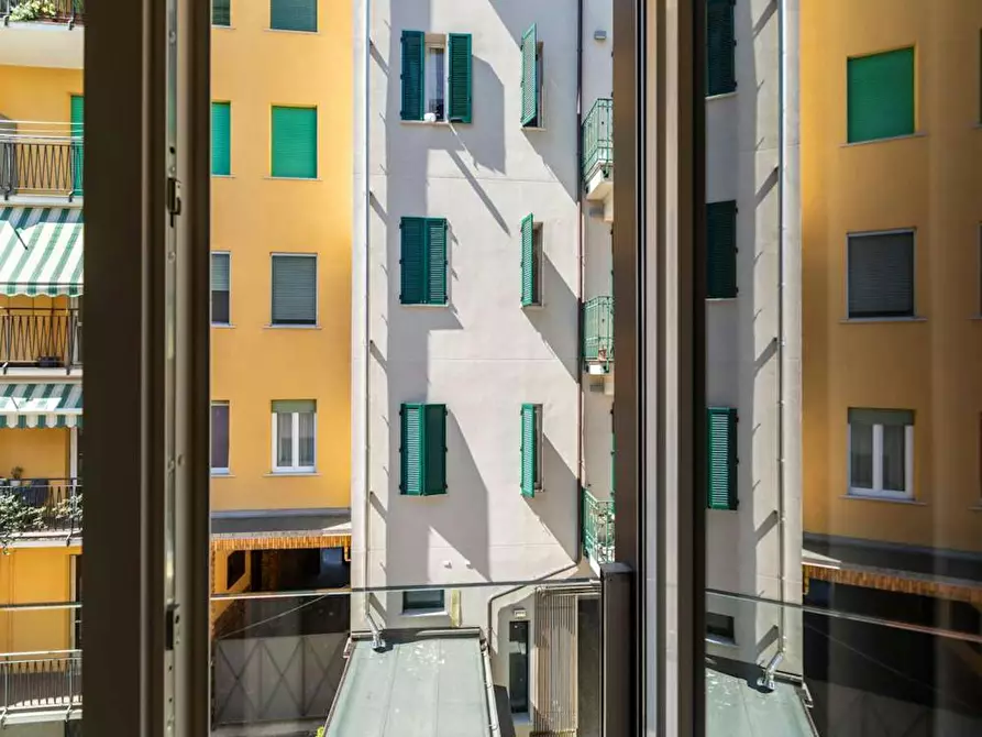 Immagine 10 di Camera in affitto  in Via Gardone a Milano