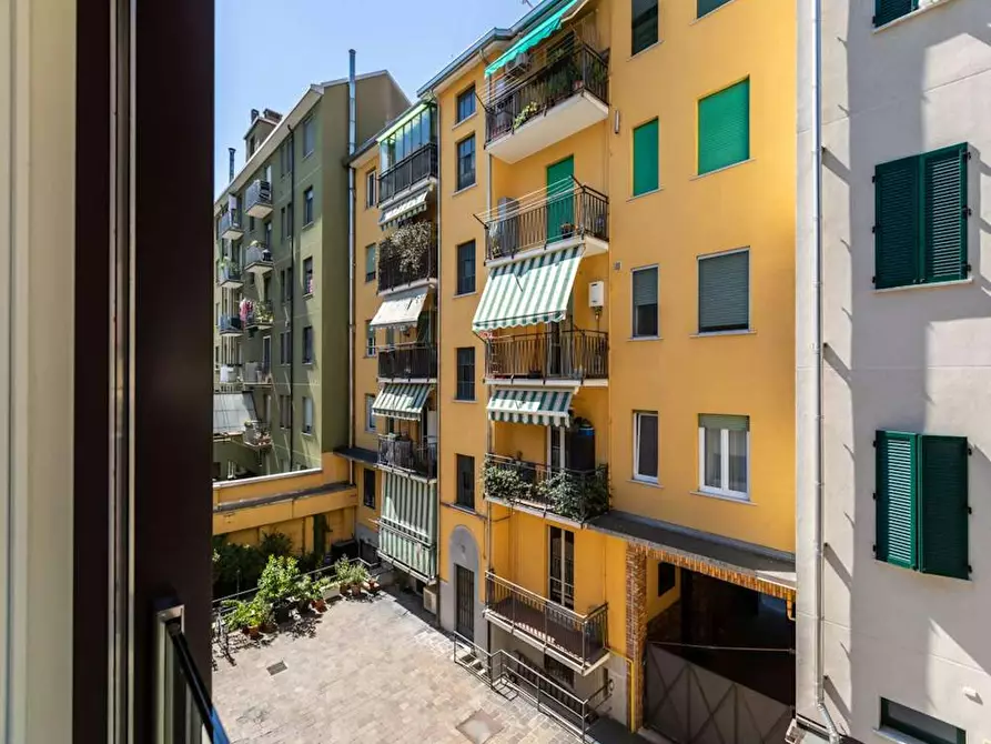 Immagine 8 di Camera in affitto  in Via Gardone a Milano