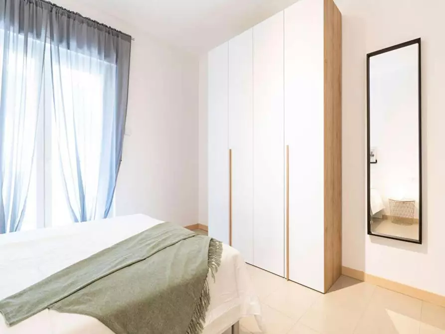 Immagine 5 di Camera in affitto  in Via Gardone a Milano