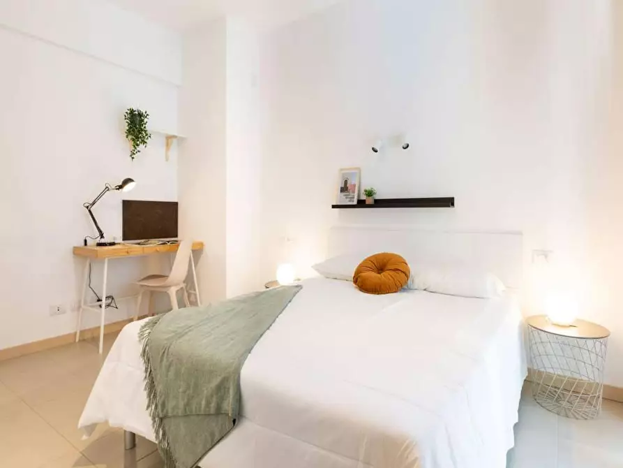 Immagine 2 di Camera in affitto  in Via Gardone a Milano