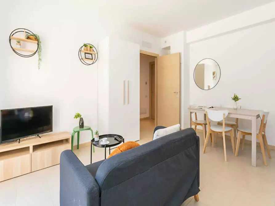 Immagine 10 di Camera in affitto  in Via Gardone a Milano