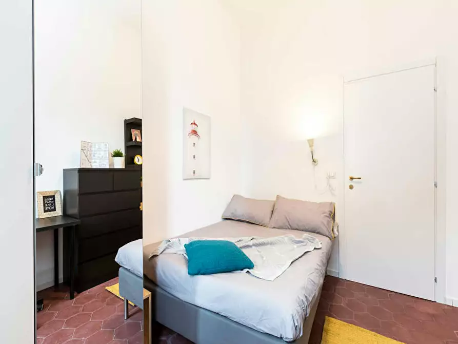 Immagine 1 di Camera in affitto  in Via Paolo Bassi a Milano