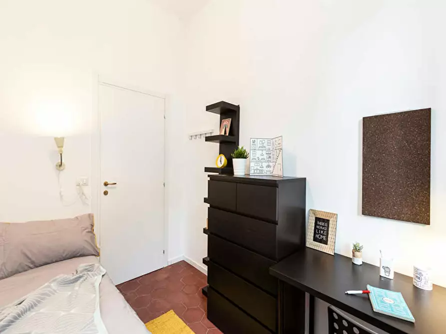 Immagine 4 di Camera in affitto  in Via Paolo Bassi a Milano