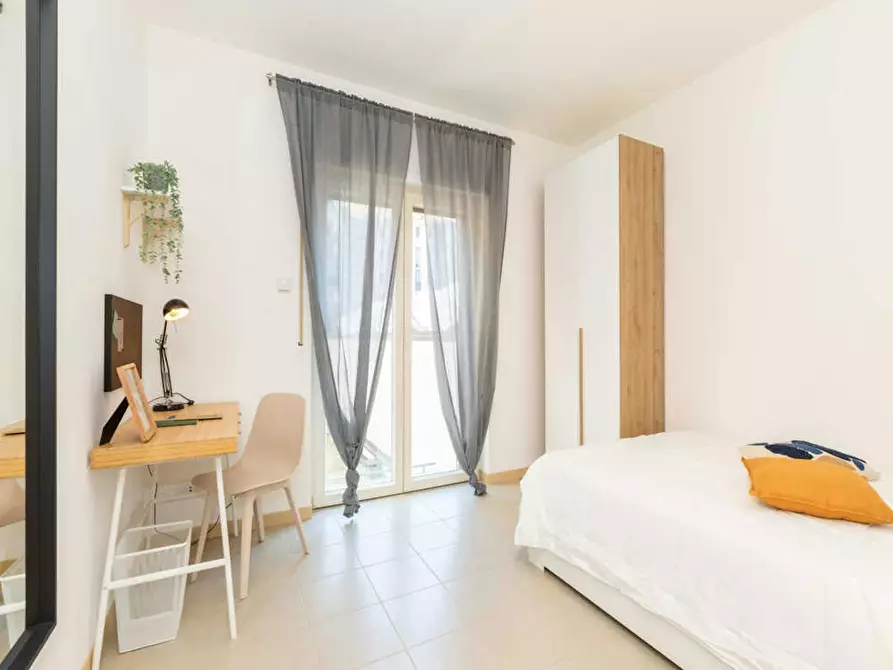 Immagine 3 di Camera in affitto  in Via Gardone a Milano