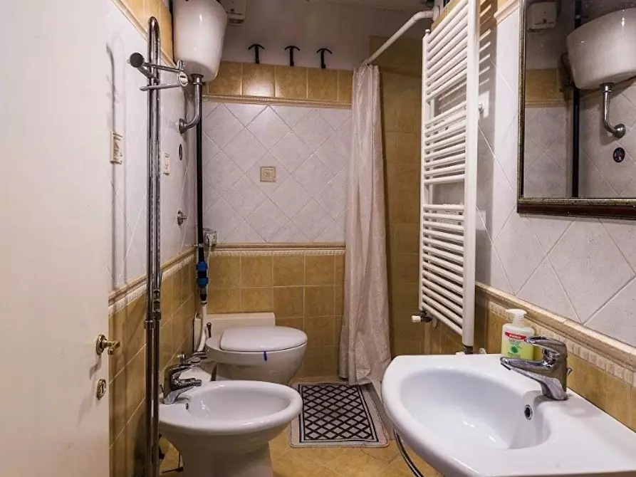 Immagine 9 di Camera in affitto  in Via dei Castellani a Firenze