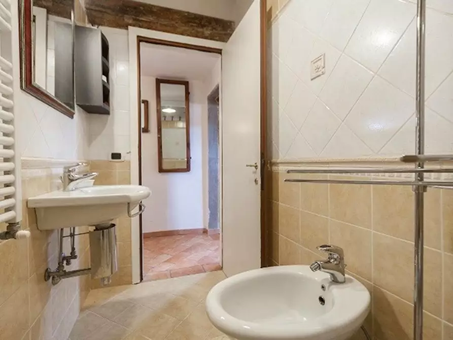 Immagine 8 di Camera in affitto  in Via dei Castellani a Firenze