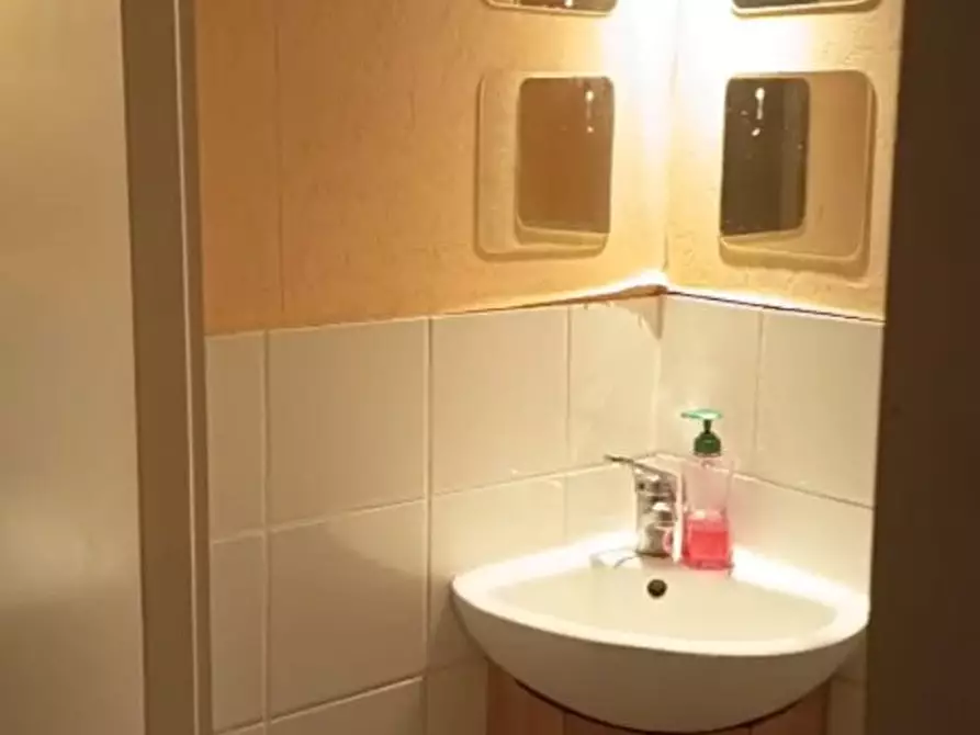 Immagine 3 di Camera in affitto  in Bergensesteenweg a Anderlecht