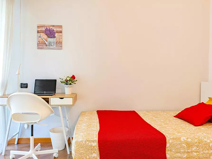 Immagine 1 di Camera in affitto  in Via Caduti in Missione di Pace a Milano