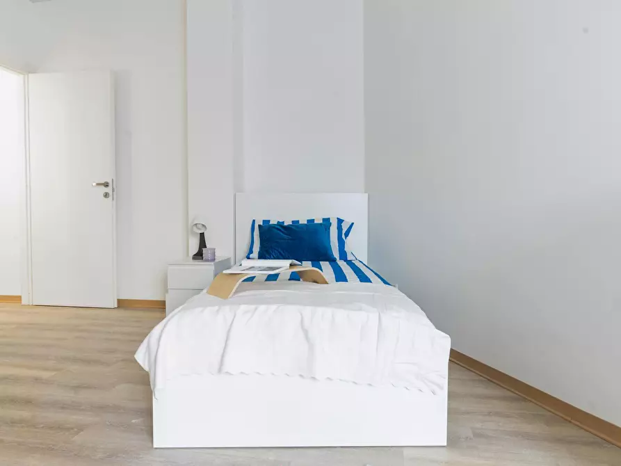 Immagine 5 di Camera in affitto  in Via Elba a Torino