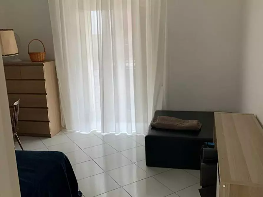 Immagine 2 di Camera in affitto  in Via Atri a Napoli
