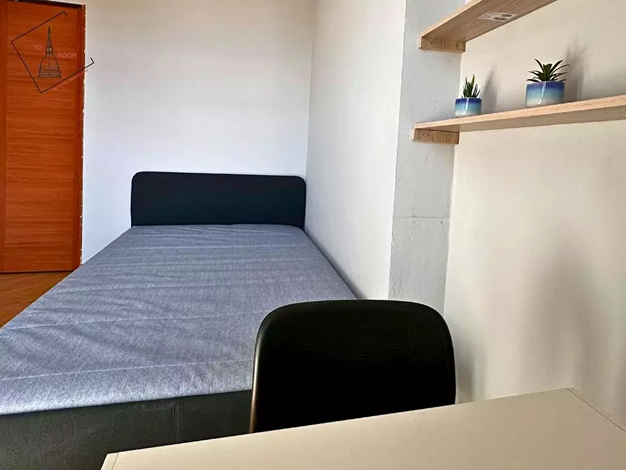 Immagine 2 di Camera in affitto  in Via Renato Martorelli a Torino