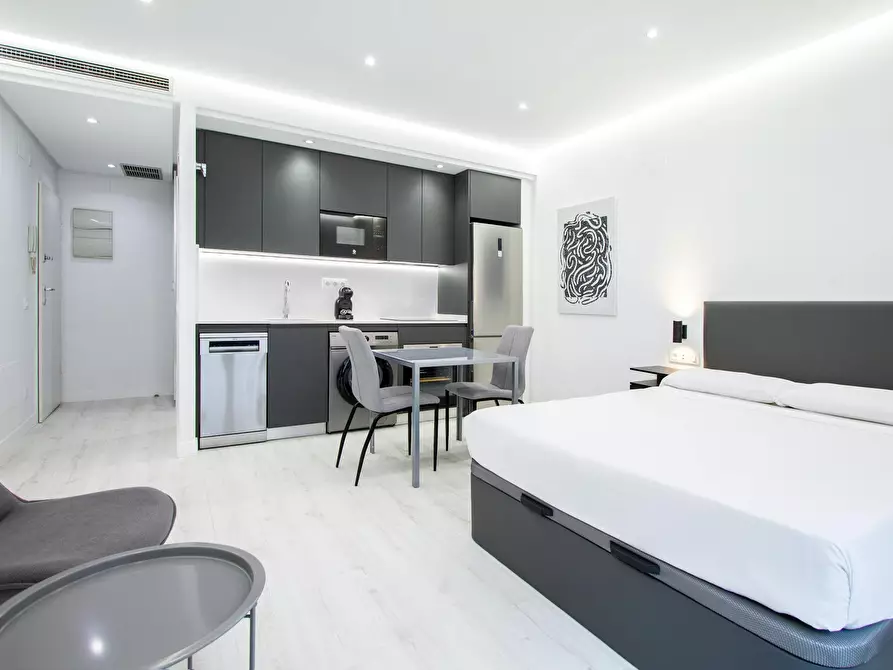 Immagine 1 di Appartamento in affitto  in Calle de San Hermenegildo a Madrid