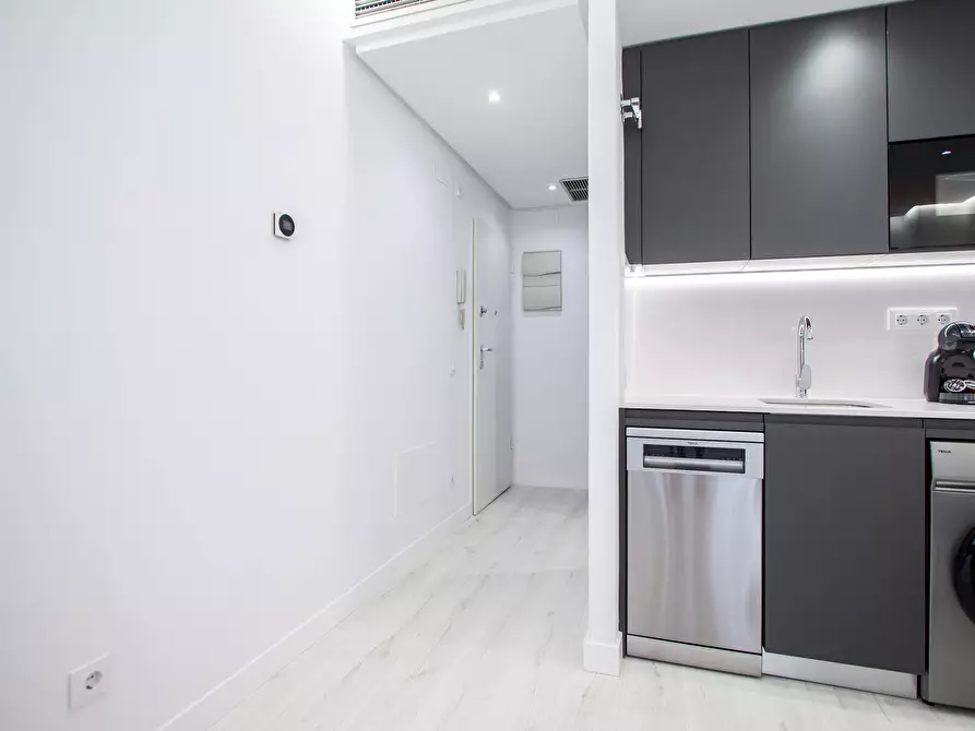 Immagine 9 di Appartamento in affitto  in Calle de San Hermenegildo a Madrid