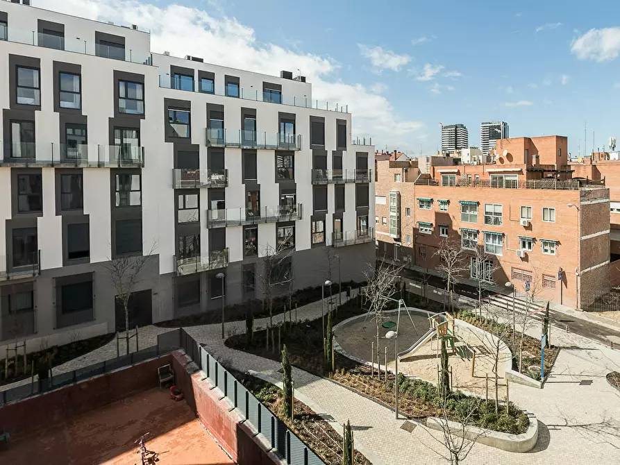 Immagine 10 di Appartamento in affitto  in Calle de la Alfalfa a Madrid