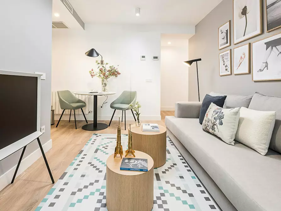 Immagine 5 di Appartamento in affitto  in Calle de Santa Ana a Madrid