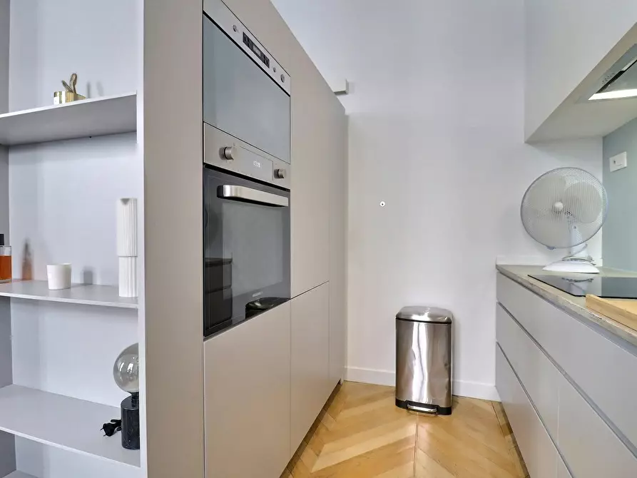 Immagine 10 di Appartamento in affitto  in Rue de Provence a Paris