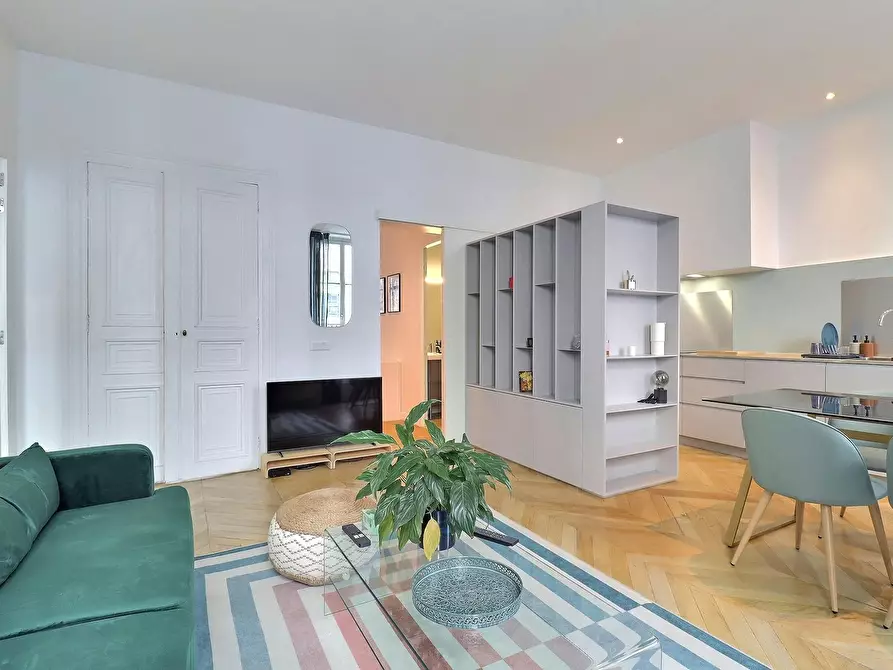 Immagine 4 di Appartamento in affitto  in Rue de Provence a Paris