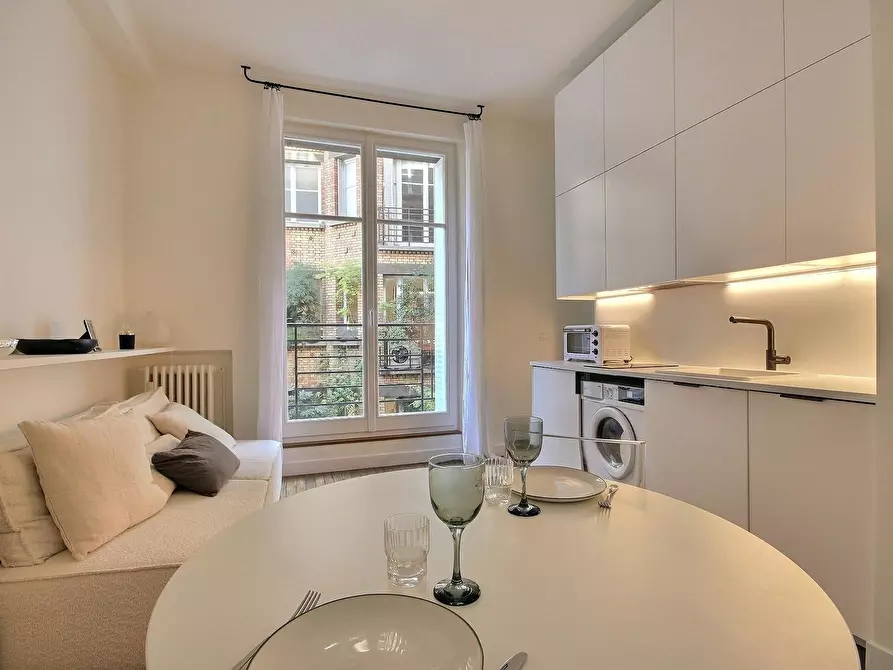 Immagine 2 di Appartamento in affitto  in Rue de Varenne a Paris 07