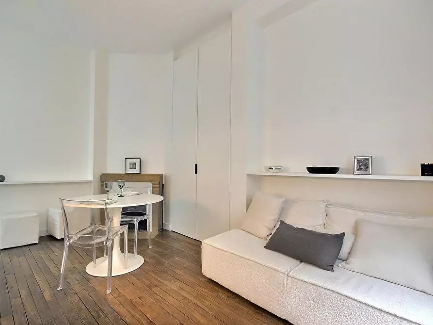 Immagine 1 di Appartamento in affitto  in Rue de Varenne a Paris 07