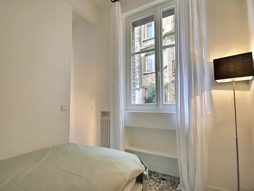Immagine 8 di Appartamento in affitto  in Rue de Varenne a Paris 07