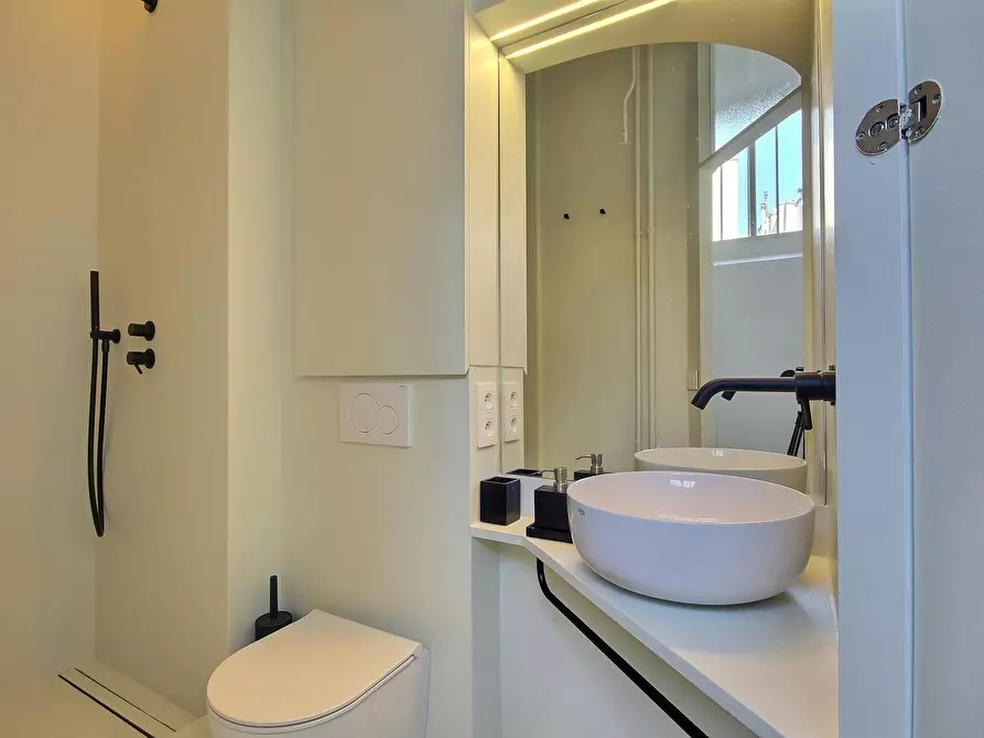 Immagine 10 di Appartamento in affitto  in Rue de Varenne a Paris 07