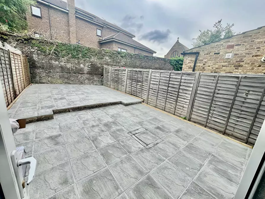 Immagine 10 di Camera in affitto  in Moffat Road a Wandsworth