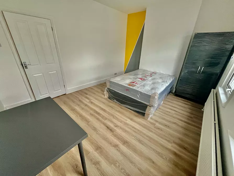 Immagine 2 di Camera in affitto  in Moffat Road a Wandsworth