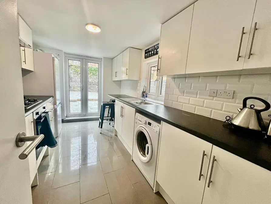 Immagine 8 di Camera in affitto  in Moffat Road a Wandsworth