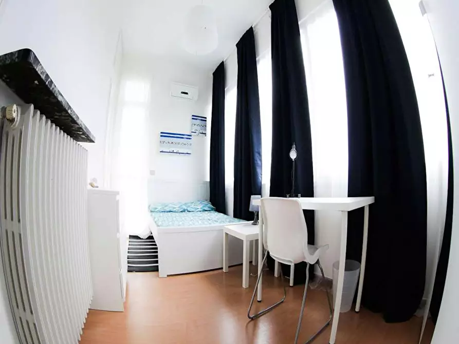 Immagine 2 di Camera in affitto  in Via Nicola D'Apulia a Milano