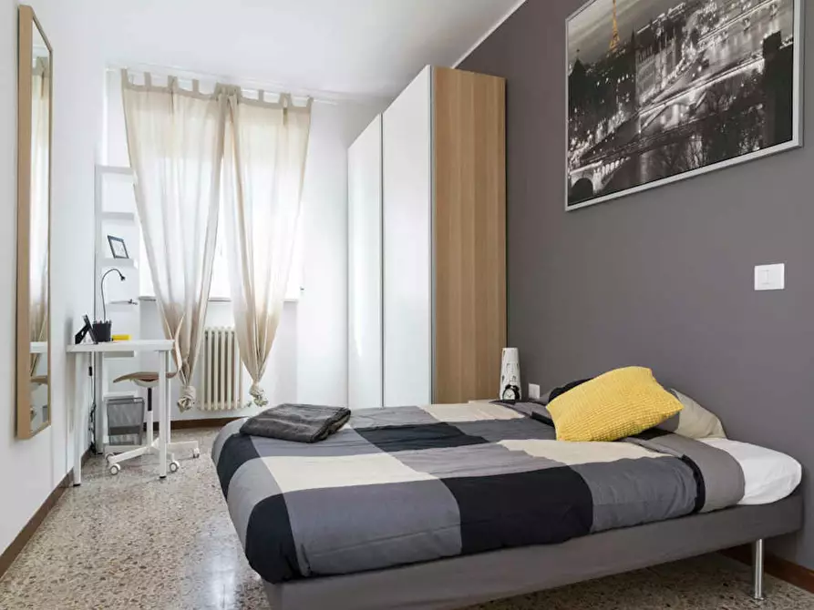 Immagine 3 di Camera in affitto  in Via Lucca a Milano