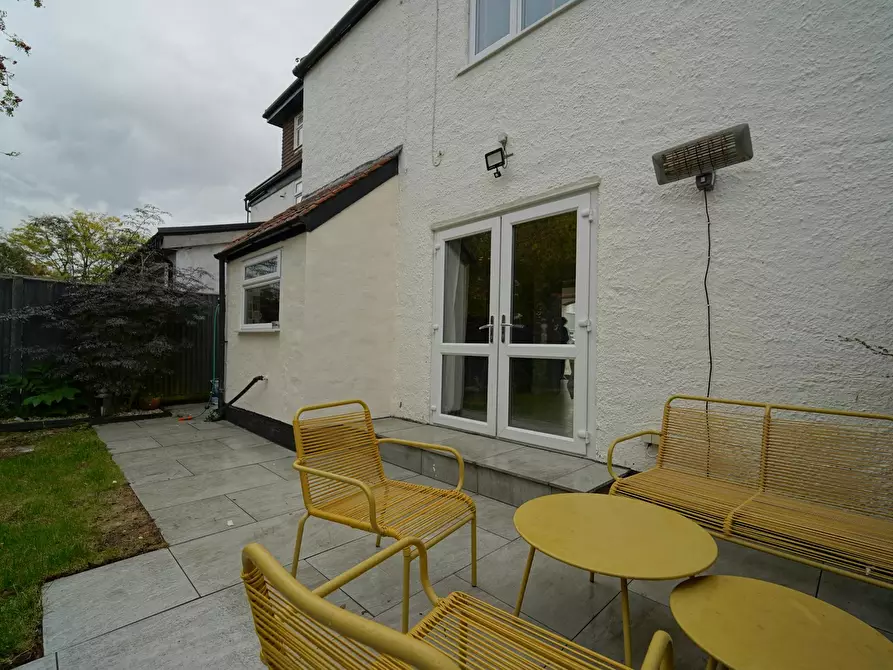 Immagine 3 di Casa indipendente in affitto  in Brampton Gardens a West Molesey