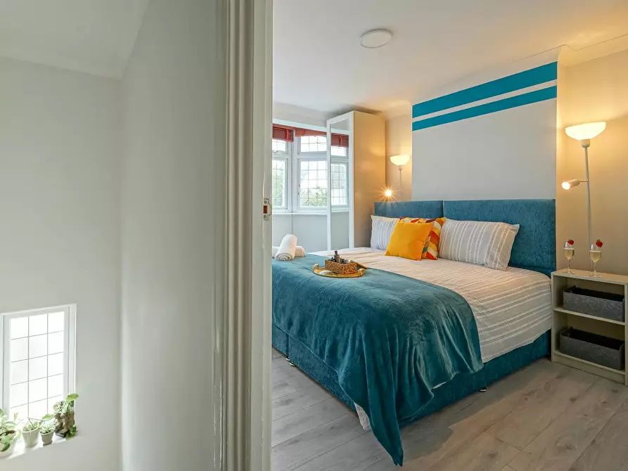 Immagine 9 di Casa indipendente in affitto  in Brampton Gardens a West Molesey