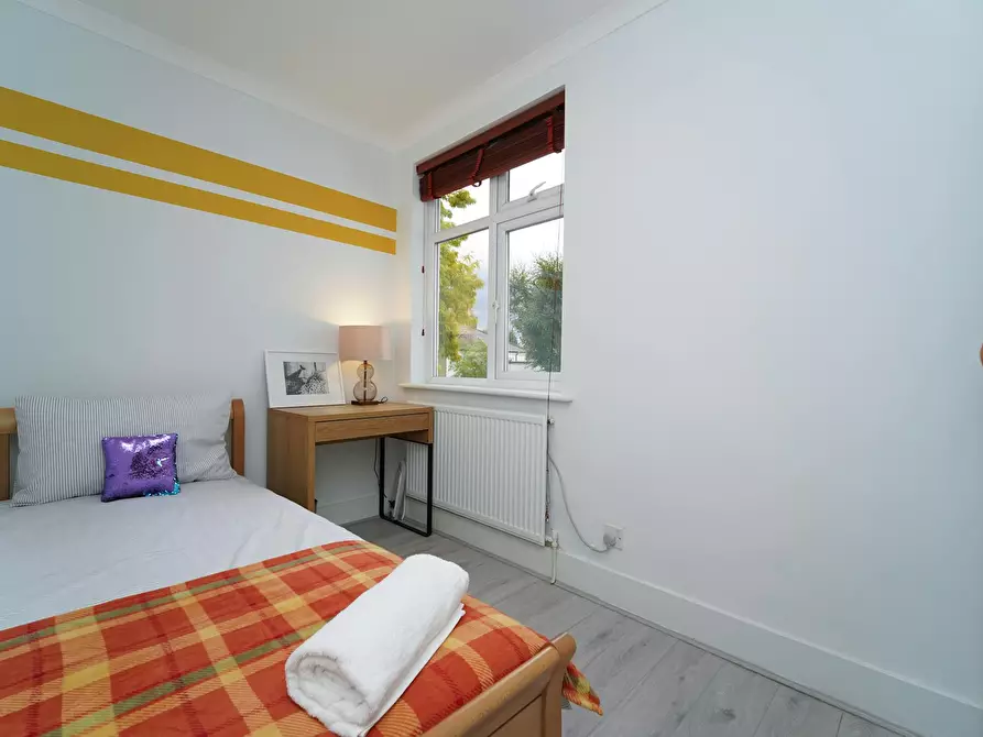 Immagine 7 di Casa indipendente in affitto  in Brampton Gardens a West Molesey